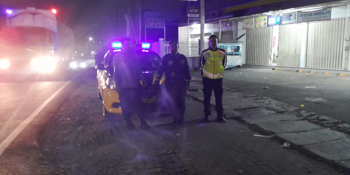 Antisipasi Gukamtibmas, anggota patroli Polsek Warudoyong Polres Sukabumi Kota Gencar Laksanakan Patroli Malam Hari.