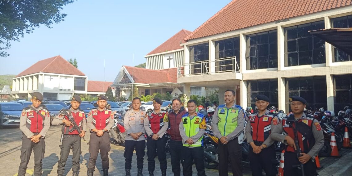Kapolsek Cikole Laksanakan Giat Patroli Ke Tempat Ibadah
