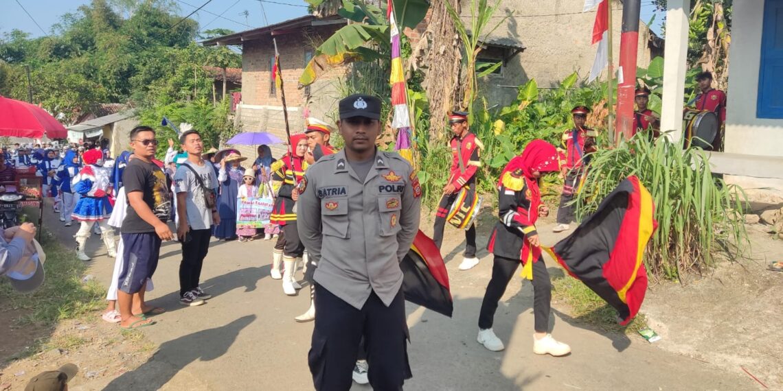 Anggota polsek kadudampit laksanakan Pengamanan Giat pawai karnaval dalam rangka Perpisahan dan Kenaikan Kelas