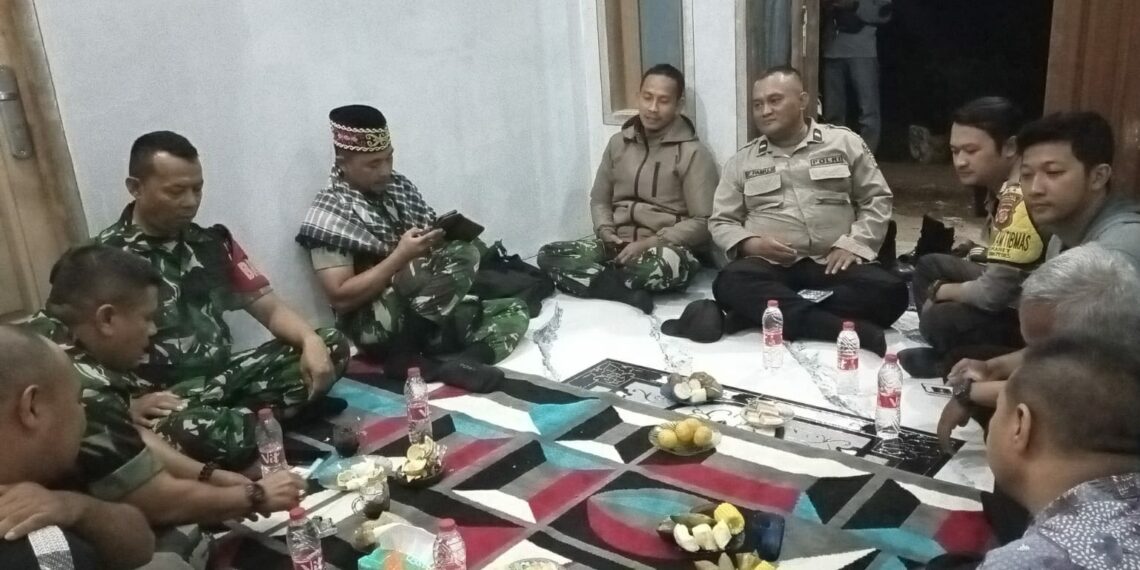 Kapolsek Kebonpedes Lakukan Patroli Dialogis dan Sambangi Warga Sampaikan Himbauan Kamtibmas