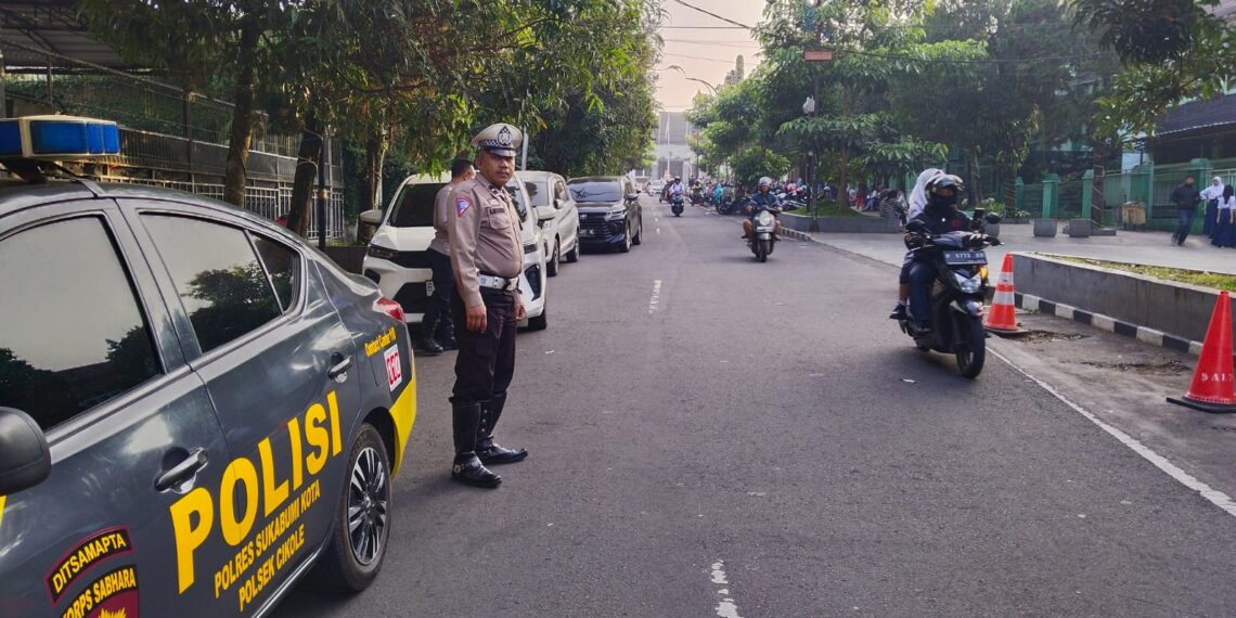 Polsek Cikole Laksanakan Pelayanan Gatur Pagi