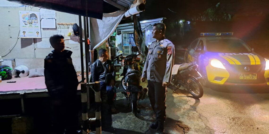 Polsek Cikole Laksanakan Patroli Dan Sambang Di Pos Ronda