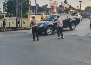 Gatur pagi, bentuk pelayanan personil polsek baros kepada masyarakat.