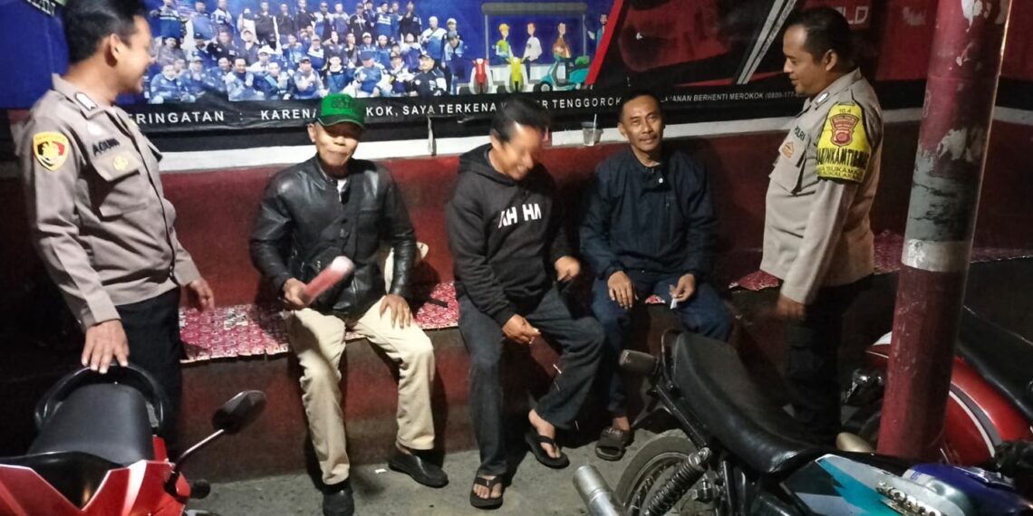 Patroli Strong Point Malam Dialogis Dengan Masyarakat Wujudkan Situasi Kamtibmas Yang Aman