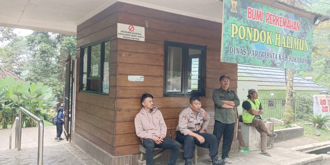 Anggota Samapta Polsek Sukabumi Polres Sukabumi Kota Sukabumi Melaksanakan kegiatan Dialogis Wisata dengan Warga