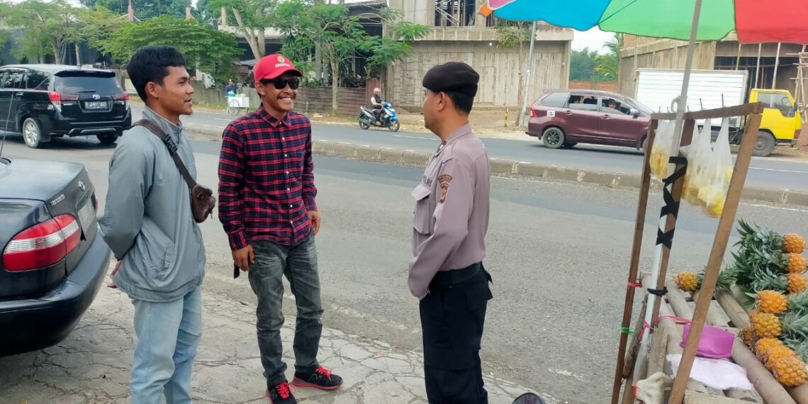 Guna menciptakan keamanan yang kondusif, unit Samapta Polsek Cibeureum Patroli Dialogis dan Sambangi Warga