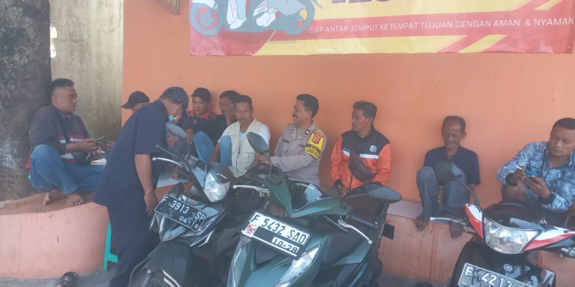 Polsek Lembursitu melaksanakan Giat Silaturahmi kamtibmas dg masyarakat.