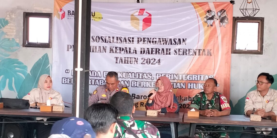 Ngariung bareng bersama Kapolsek Baros dengan Bawaslu Kecamatan Baros  menyampaikan pesan kamtibmas