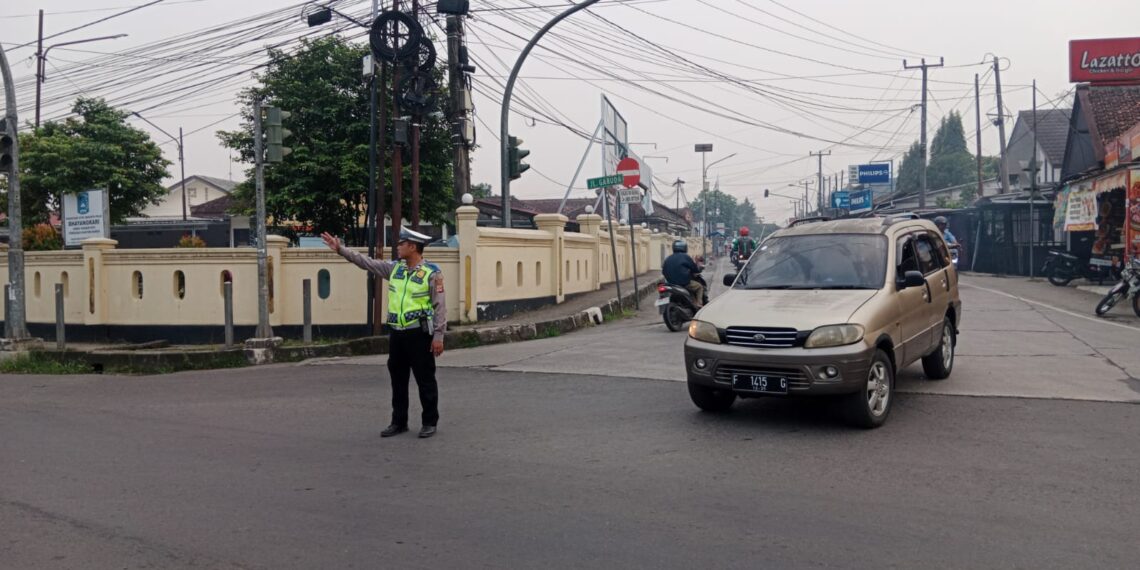 Wujudkan tertib berlalulintas, Polsek Baros giatkan pelayanan pagi