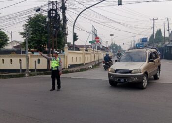 Wujudkan tertib berlalulintas, Polsek Baros giatkan pelayanan pagi