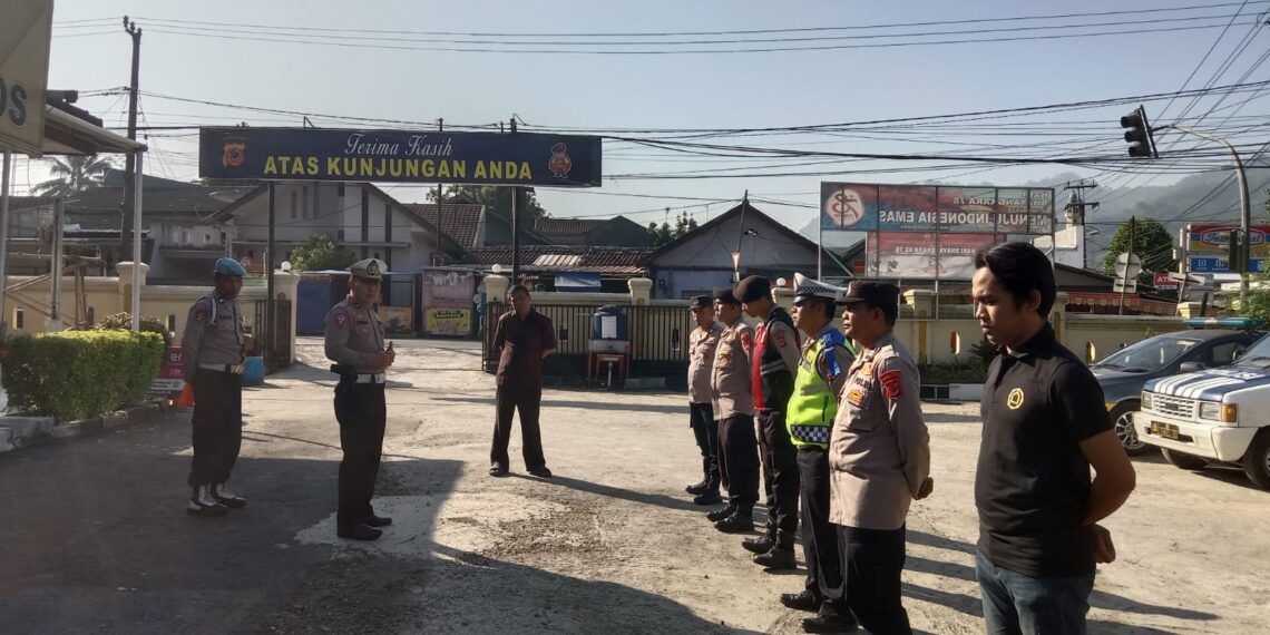 Apel Pagi Sebagai  Bentuk Kesiapsiagaan Polri dalam meningkatkan  Kedisiplinan Personil Polsek Baros.