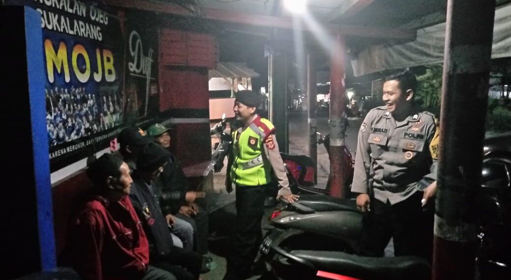 Patroli Strong Point Malam Dialogis Dengan Masyarakat Wujudkan Situasi Kamtibmas Yang Aman