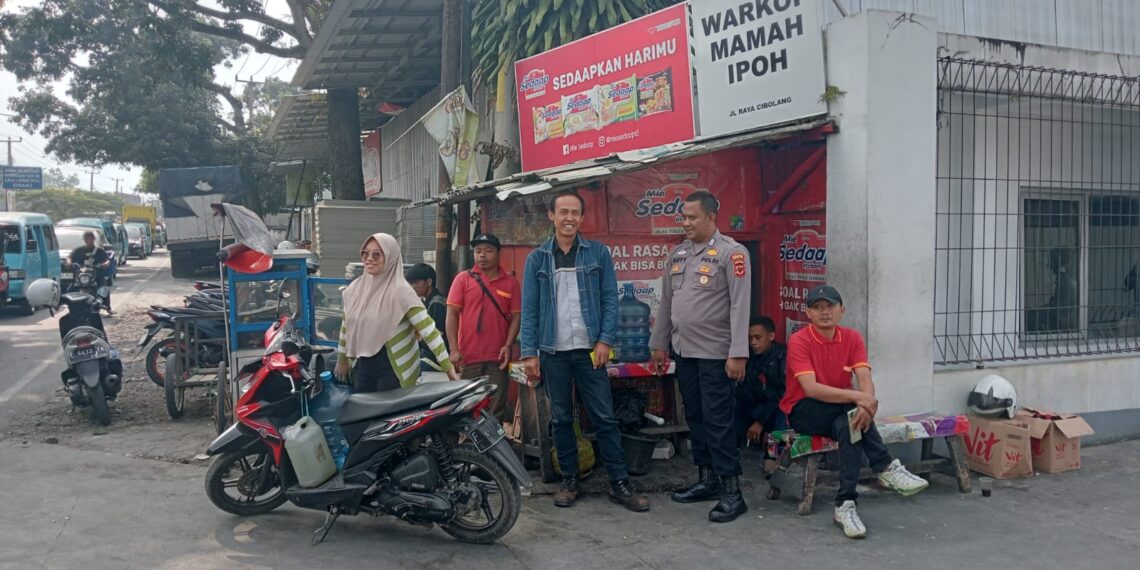 Berdialog Dengan Warga, Unit Samapta Polsek Cisaat   Dialogis Berikan Himbauan Kamtibmas