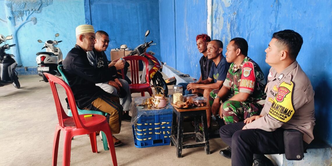 Dekati warga Babinkamtibmas bersinergi dengan Babinsa Sambangi Warga dan Berikan Imbauan Kamtibmas