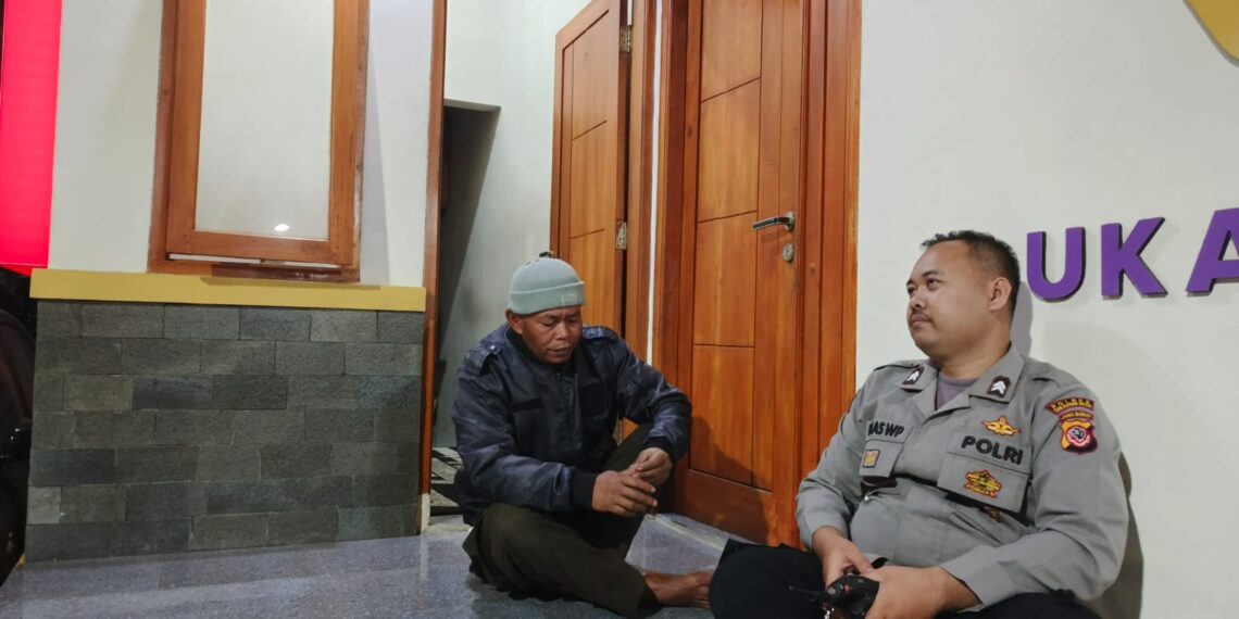 Guna menciptakan keamanan dan kondusif, Polsek Gunungguruh Patroli Dialogis dan Sambangi Warga