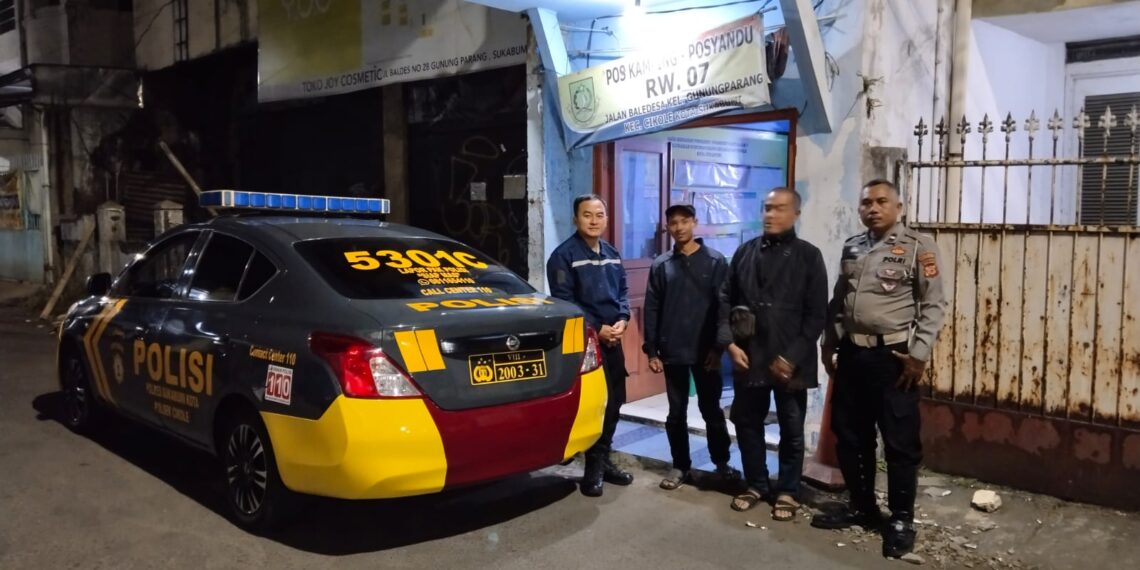 Polsek Cikole Laksanakan Patroli Dan Sambang Dengan Warga