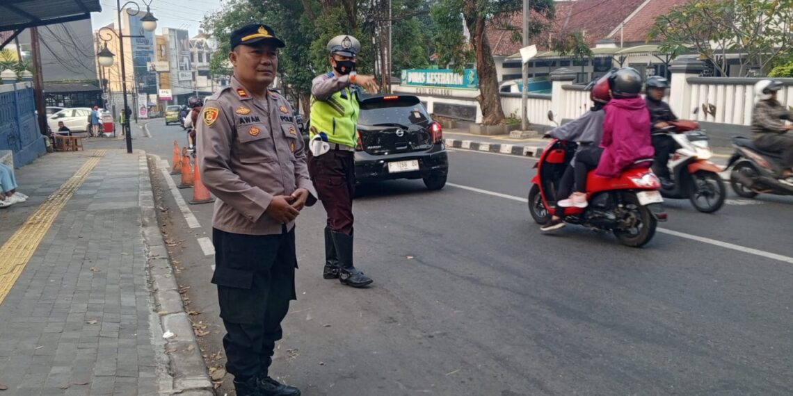 Polsek Cikole Gelar Anggota Untuk Laksanakan Pengaturan Pagi