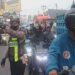 Antisipasi Kemacetan Pagi, Unit Lantas Polsek Sukalarang Melaksanakan Gatur Lalin Saat Jam Masuk Karyawan