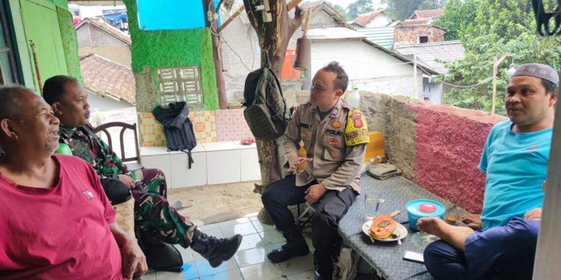 Sinergi Bhabinkamtibmas dan Babinsa untuk Menjaga Kamtibmas di Desa Sukaraja