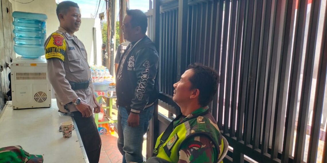 Sinirgitas TNI-POLRI Bhabinkamtibmas bersama Babinsa Kelurahan Tipar Sambangi Tokoh Masyarakat.