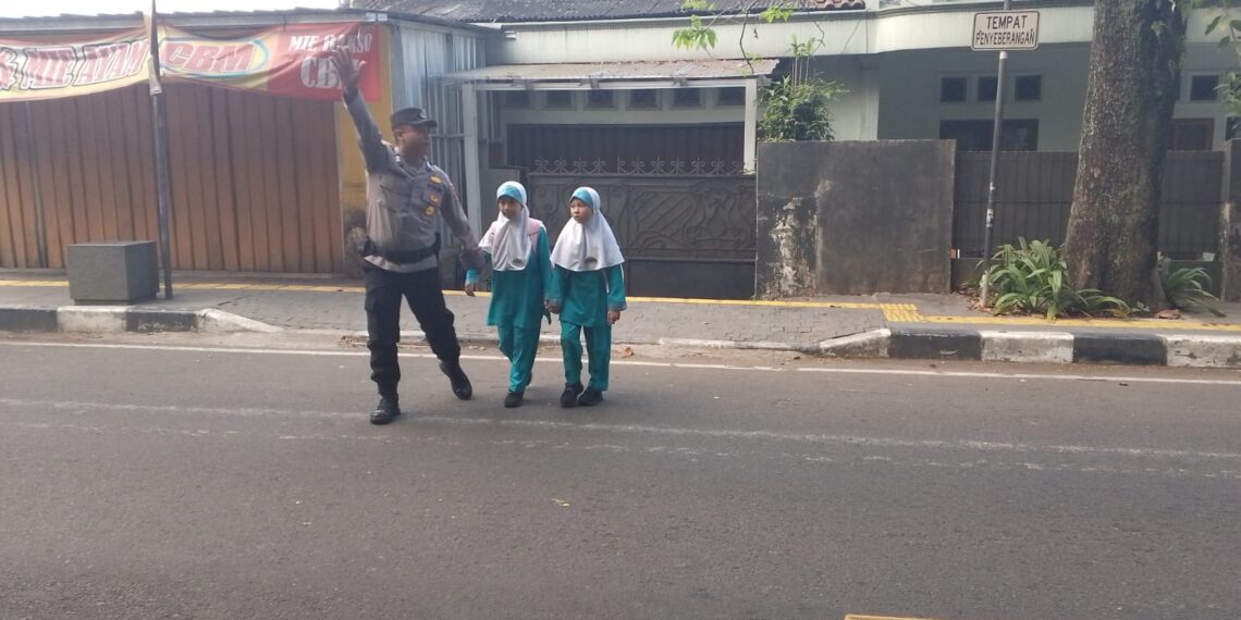Polsek Gunungpuyuh rutin laksanakan Gatur Pagi, Agar Terciptanya Kamseltibcar Lantas dipagi hari diwilayah hukum Polsek Gunungpuyuh