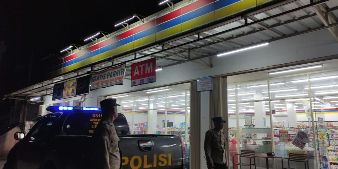 Polsek Kadudampit laksanakan KRYD malam minggu antisipasi gukamtibmas.