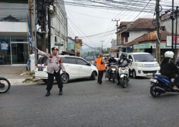 Pelayanan Prima  Rutin Gatur Pagi Polsek Lembursitu