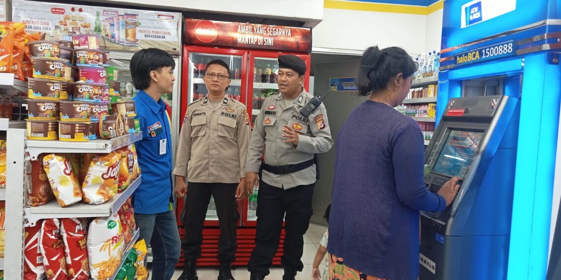Patroli sambang Alfamart dan Indomart beri himbauan kamtibmas
