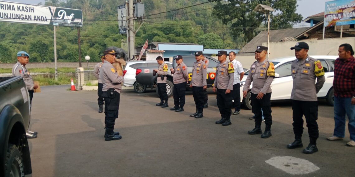 Pimpin Apel Pagi, Kapolsek Cireunghas Berikan Arahan Pentingnya Kedisiplinan