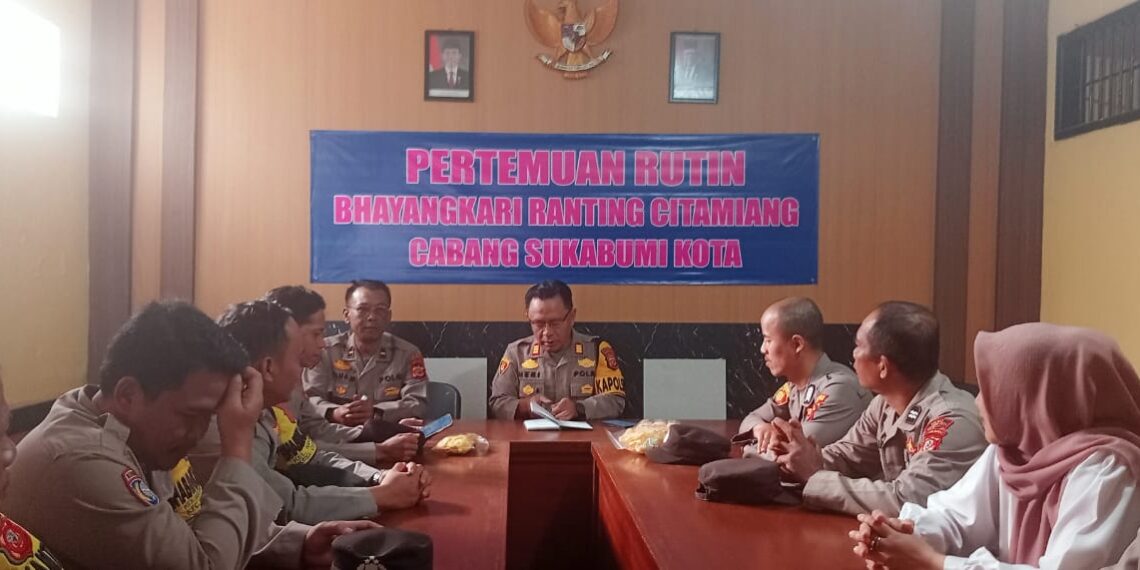 Kapolsek Citamiang Gelar Anev Mingguan.