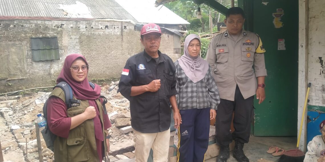 kegiatan Bhabinkamtibmas mendatangi atau silaturahmi langsung dari rumah ke rumah atau door to door system (DDS)