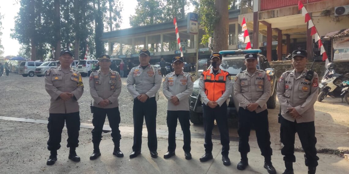 Patroli mobile rutin Polsek Kadudampit untuk mengantisipasi gangguan kamtibmas di wilayah hukum polsek kadudampit