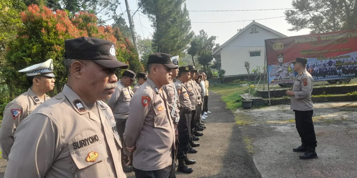Polsek Warudoyong Gelar Apel Pagi Sebagai Bentuk Kedisiplinan.