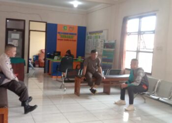 Bhabinkamtibmas Polsek Cibeureum Sambangi Warga / Perangkat Kelurahan  dan berikan himbauan Kamtibmas
