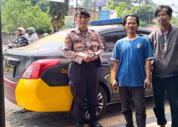 Berdialog Dengan Warga, Unit Samapta Polsek Cisaat   Dialogis Berikan Himbauan Kamtibmas