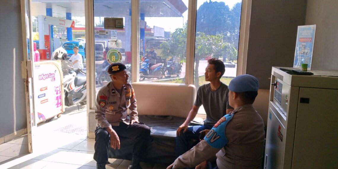 Unit Samapta Polsek Sukalarang Laksanakan Patroli Dialogis Untuk Menjamin Keamanan Masyarakat