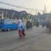 Wujud Kepedulian, Polisi Bantu Anak-Anak Sekolah Menyeberang Jalan