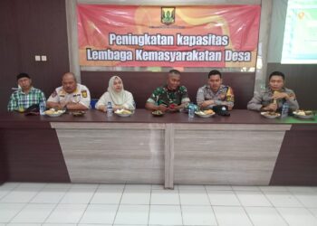 Kanit Binmas Sektor Sukalarang Berikan Pembekalan Peningkatan Kapasitas Linmas Lembaga Kemasyarakatan Desa