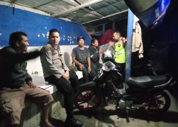 Ngobrol Bersama Masyarakat, Patroli Dialogis Malam Petugas Sampaikan Pesan Kamtibmas