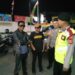 Polisi Patroli Malam Sambangi  Minimarket Dan Dialogis Dengan Masyarakat