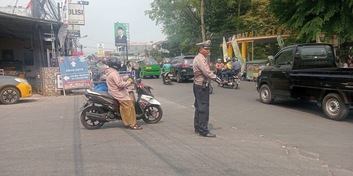 Pergelaran Gatur Siang Unit Lalulintas Polsek Cisaat Antisipasi Kemacetan