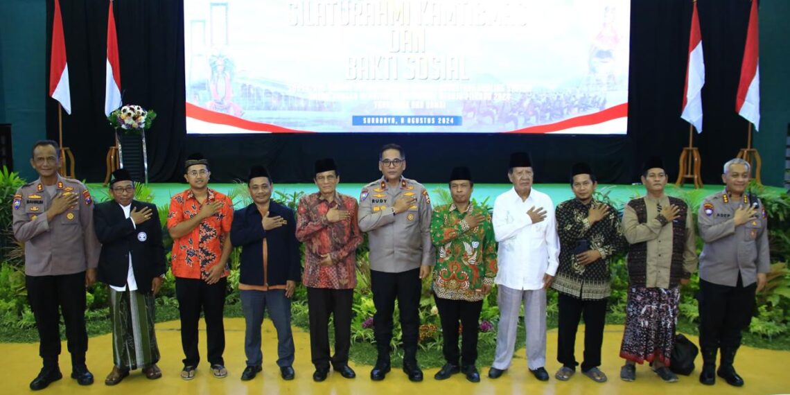 Bagikan Ribuan Paket Sembako, Ops NCS Polri Bawa Pesan Pilkada Damai di Jawa Timur