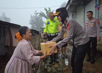 Safari Kamtibmas di Pegunungan, Kapolres Sukabumi Kota Gelar Jum’at Curhat dan Salurkan Bansos