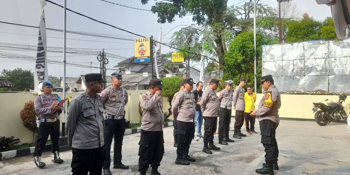 Kapolsek Pimpin Apel Pagi Kepada Anggota Sebelum Memulai Tugas