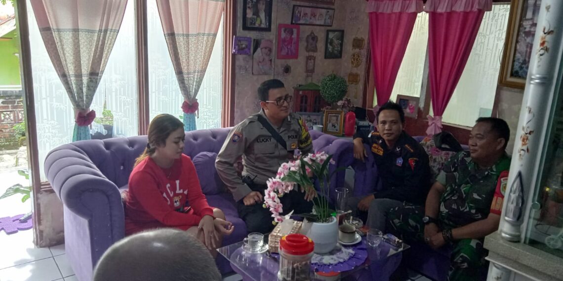 Perkuat Sinergitas TNI-Polri, Bhabinkamtibmas Bersama Babinsa Sambangi Warga Binaan