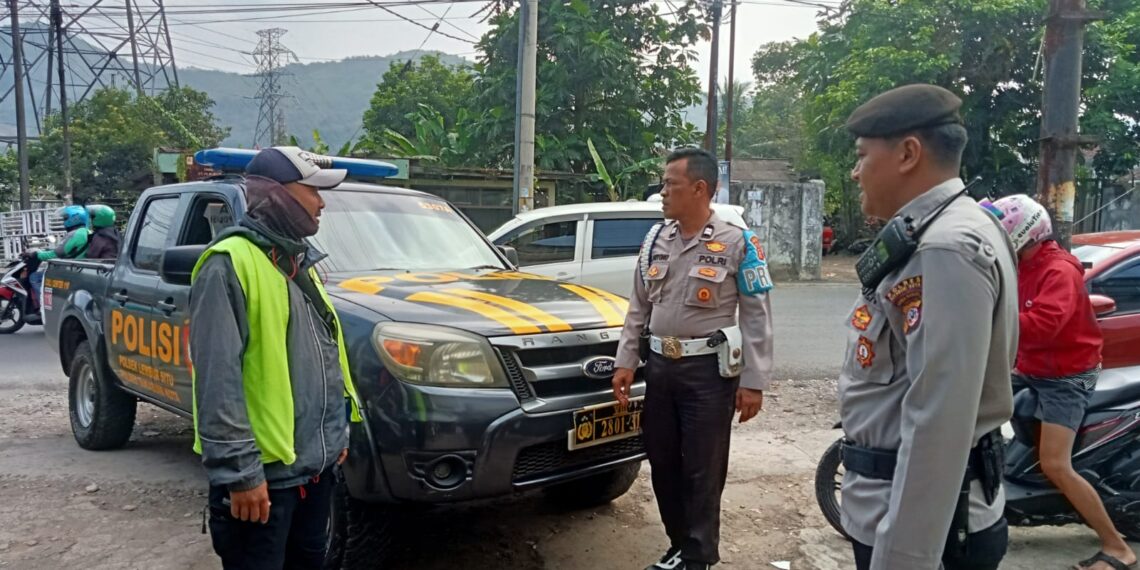 Unit Patroli Polsek Lembursitu giat Patroli di siang hari jaga kondusifitas Warga.