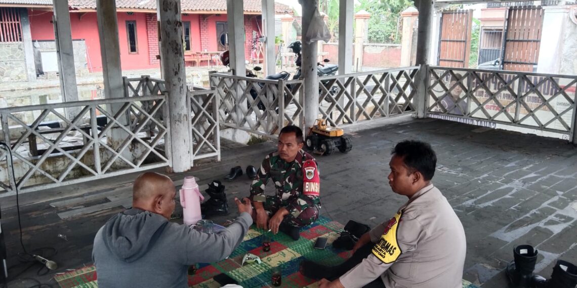 Bhabinkamtibmas Bersinergi dengan Babinsa Sambangi Warga Untuk Tingkatkan Harkamtibmas