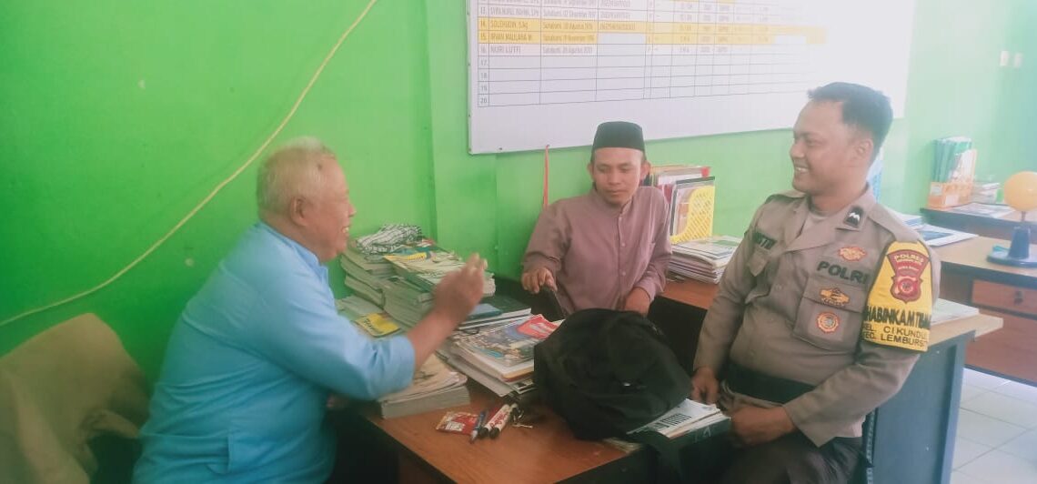 Melalui Sambang Anggota Polsek Lembursitu Sampaikan Pesan kamtibmas
