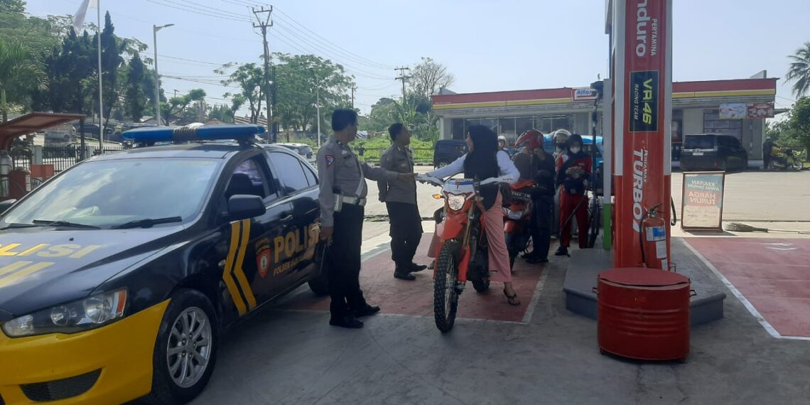 Unit Samapta Polsek Sukalarang Laksanakan Patroli Dialogis Untuk Menjamin Keamanan Masyarakat