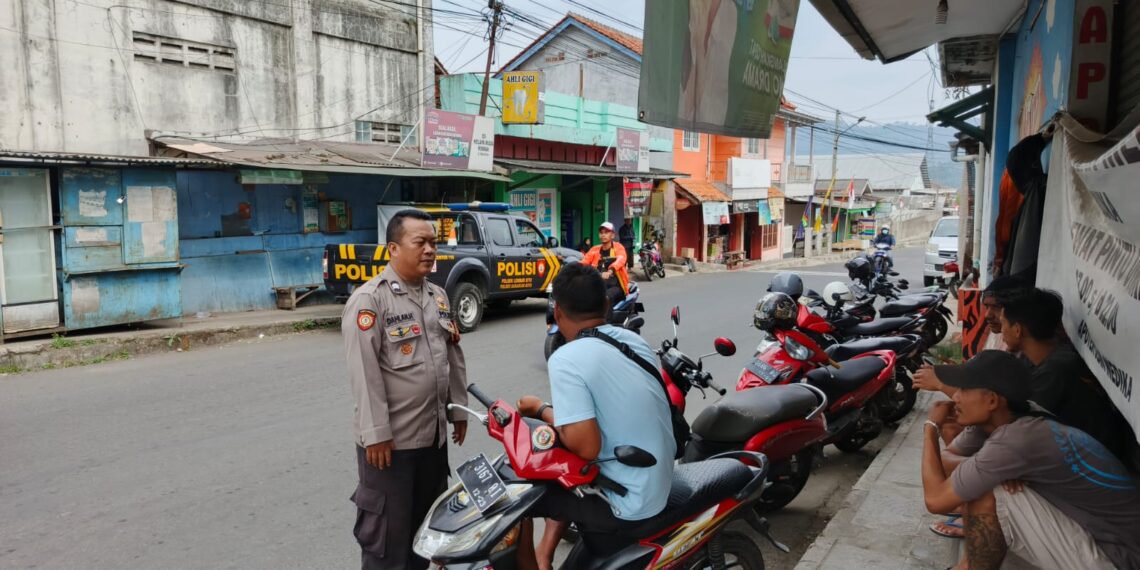 Sambangi Ojeg Pangkalan, Polsek Lembursitu Beri Himbauan Kamtibmas